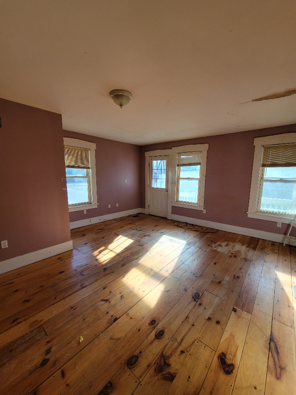 32 Forest St - Photo 3 of 16