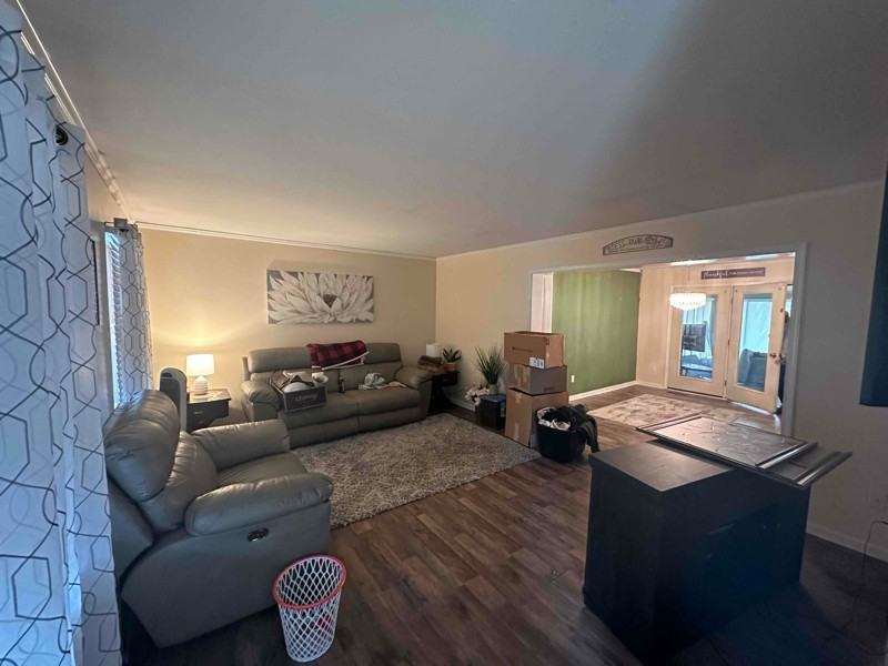 605 Delaware Ave - Photo 3 of 10