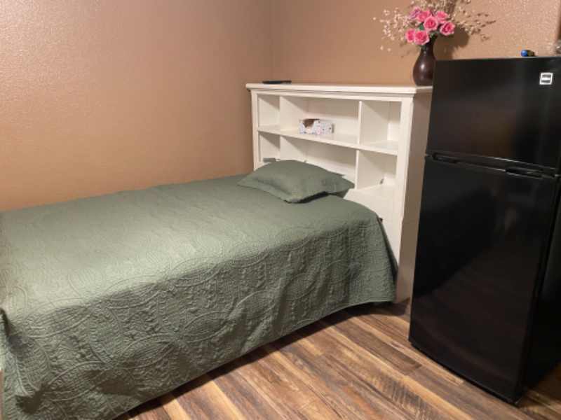 620 Graydon Ave - Photo 3 of 8