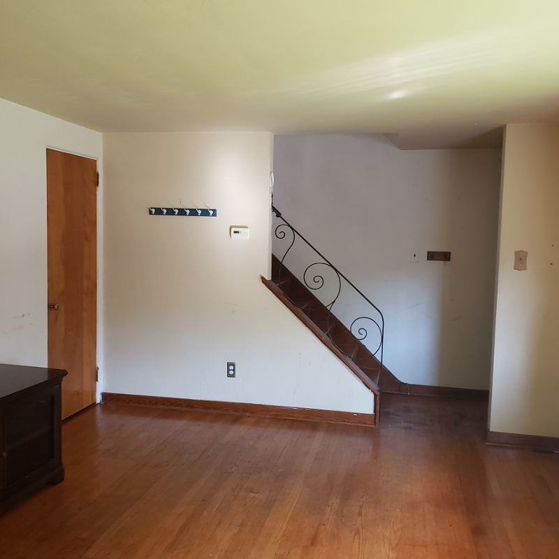 917 Cherokee St - Photo 3 of 3