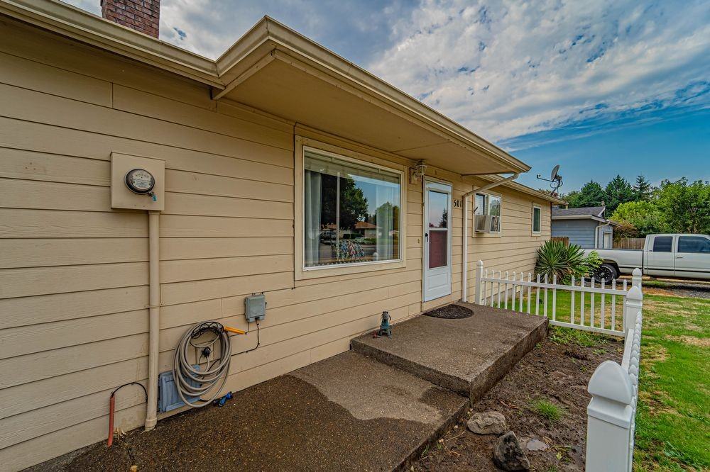 501 Nw 78th St - Photo 3 of 24