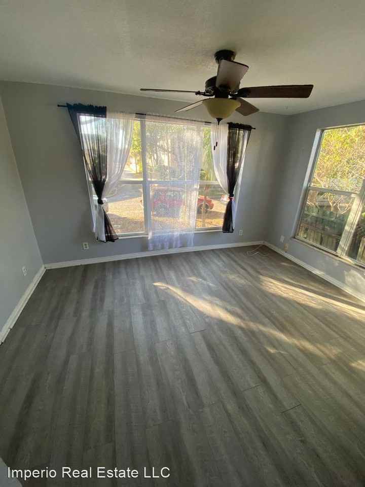 715 8th St N - Photo 3 of 8