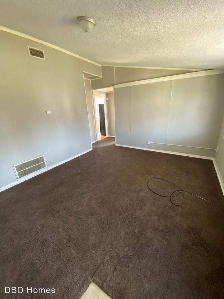 1115 Grant Ave - Photo 2 of 8