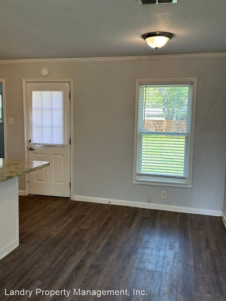 1012 Turner St - Photo 3 of 15