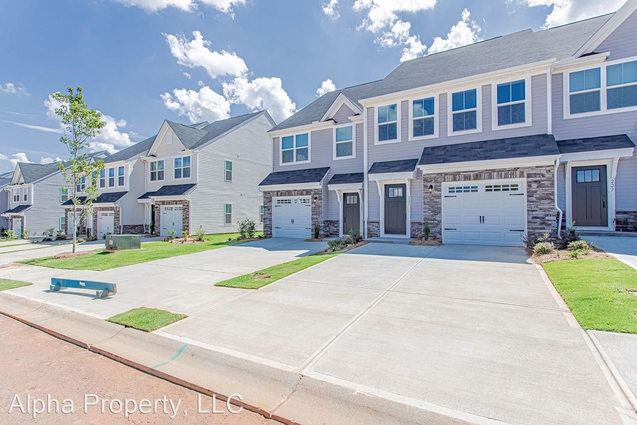 225 Clearwood Dr, Simpsonville, SC 29681 3 Bedroom Apartment for Rent