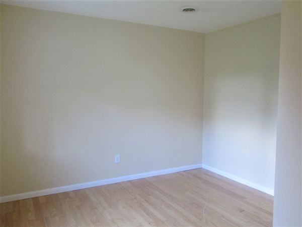 1167 Allen St - Photo 3 of 9