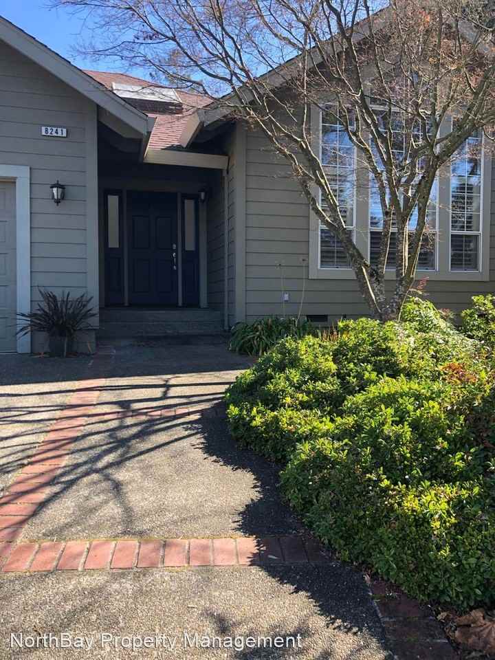 8241 Holly Ct - Photo 3 of 18