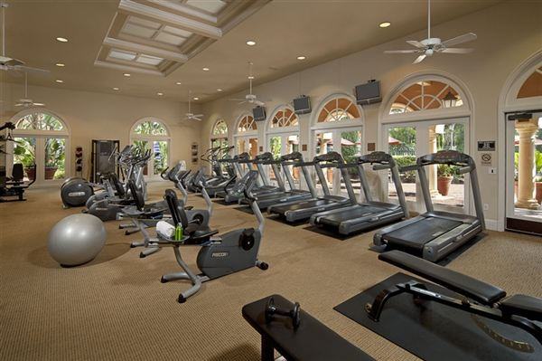 Newport Bluffs Apartment Village - Photo 2 of 10