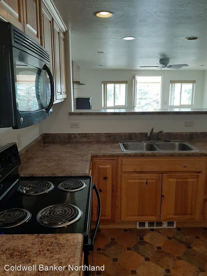 5175 Wade Ln - Photo 3 of 10