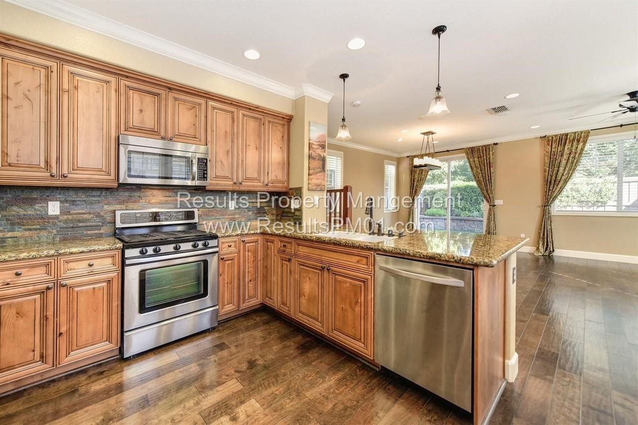 1500 Stroll Way - Photo 2 of 9