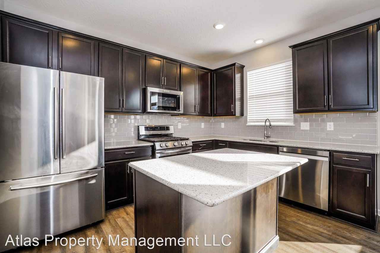 1322 Forest Edge Dr - Photo 2 of 18
