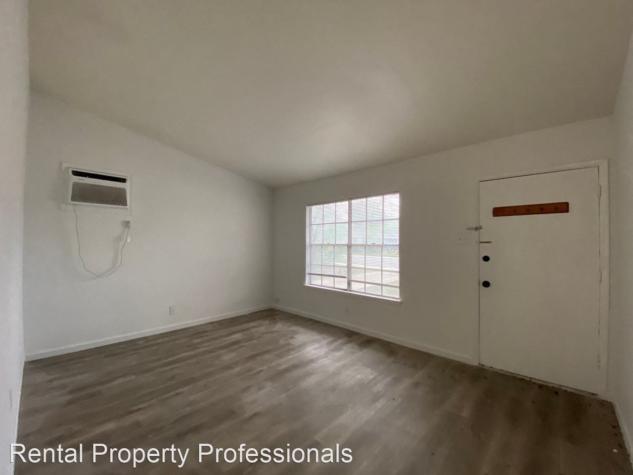 4835 Village Vw - Photo 3 of 27