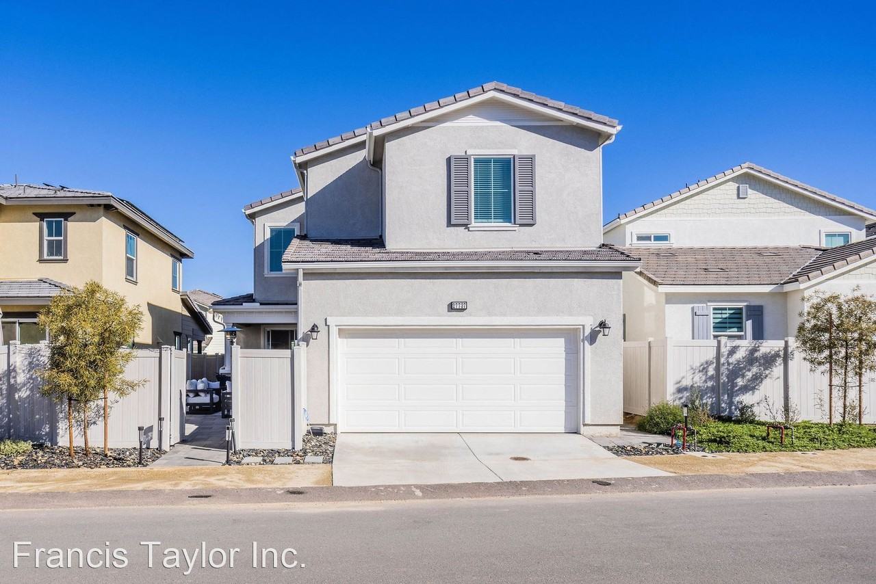 27737 Heritage Ln - Photo 3 of 30