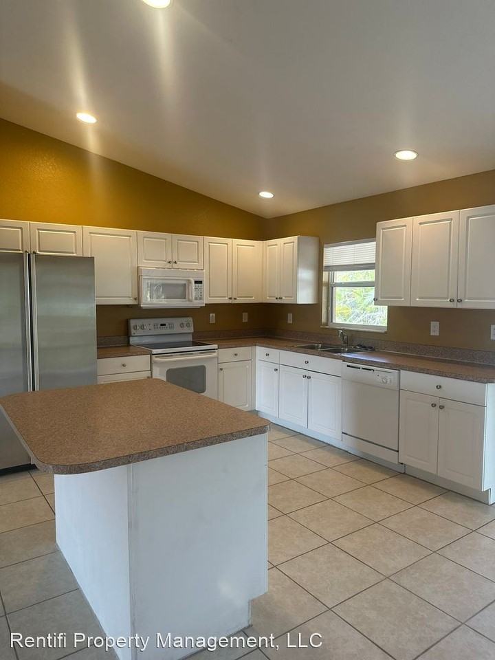 1513 Ne 36th Ter - Photo 3 of 43