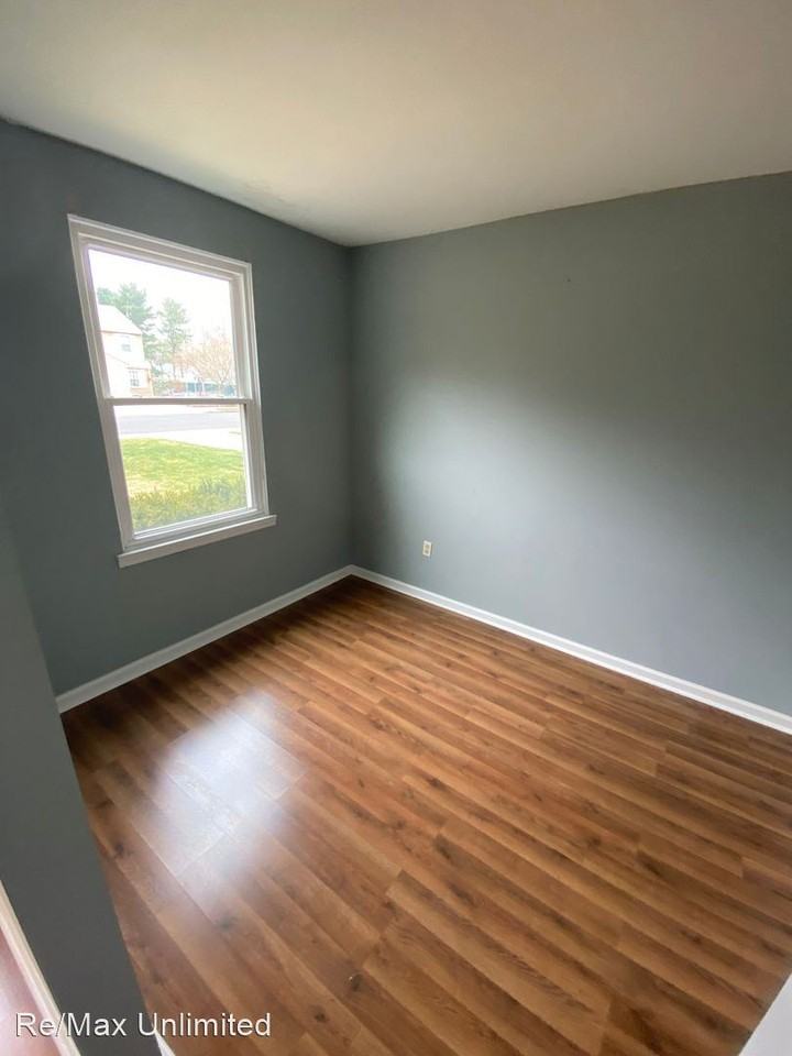 41 River Bank Dr - Photo 3 of 15