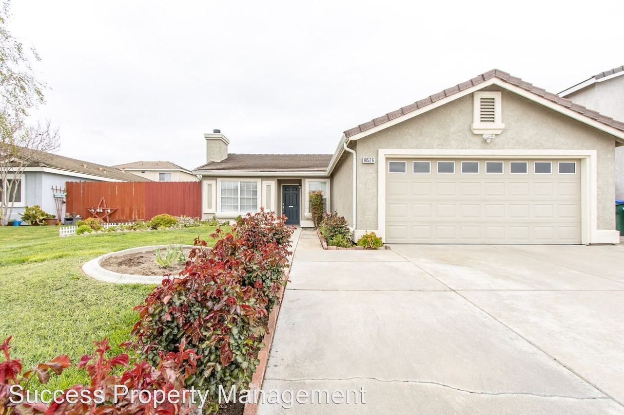 19526 Dover Dr - Photo 3 of 19