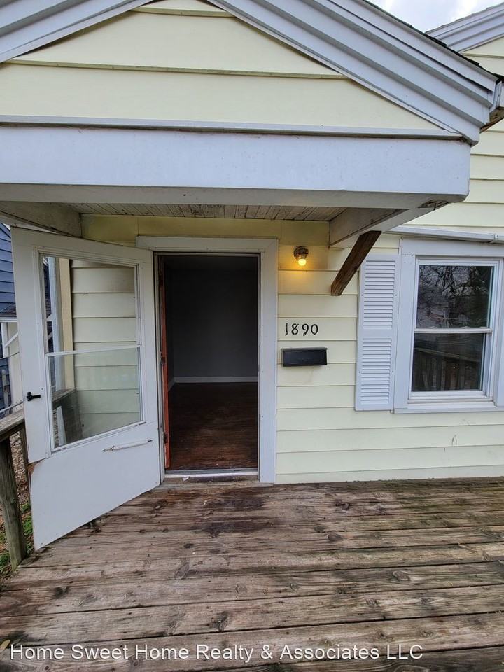 1890 N Broadway Ave - Photo 2 of 11