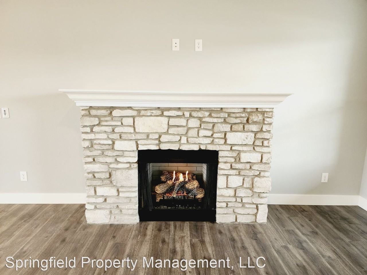 553 Delaware Ct - Photo 3 of 24