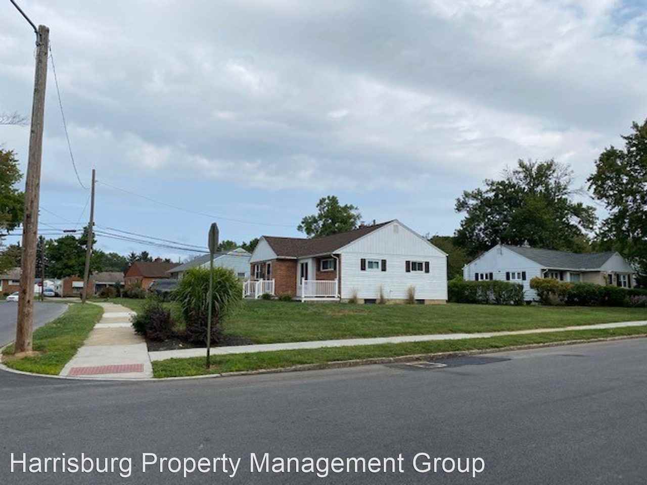 1717 Locust St - Photo 2 of 15