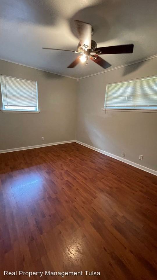 10564 E 5th St - Photo 3 of 9