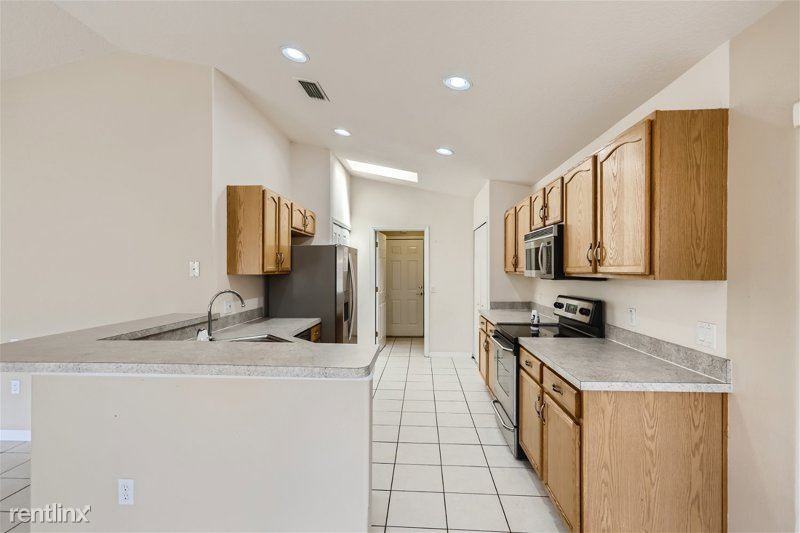 6480 Creation St - Photo 3 of 12