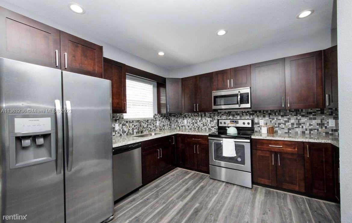 803 Nw 1st Ave #803 - Photo 2 of 25