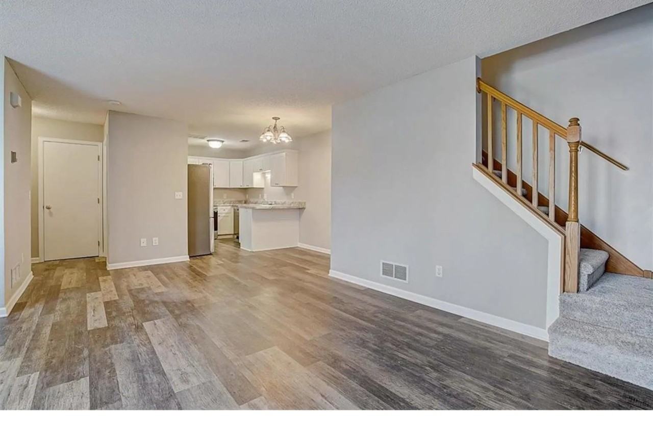 1127 Primrose Ln - Photo 2 of 14