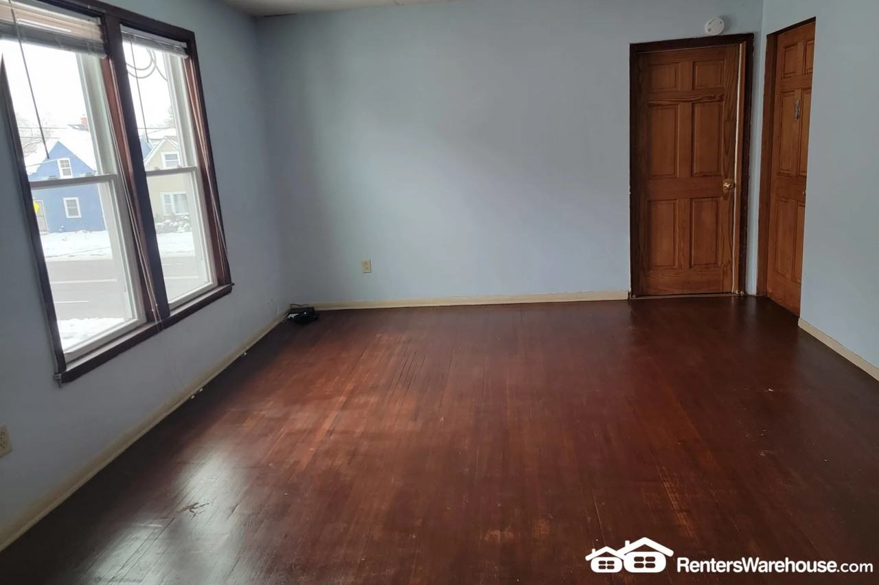 1716 University Ave Ne - Photo 2 of 12