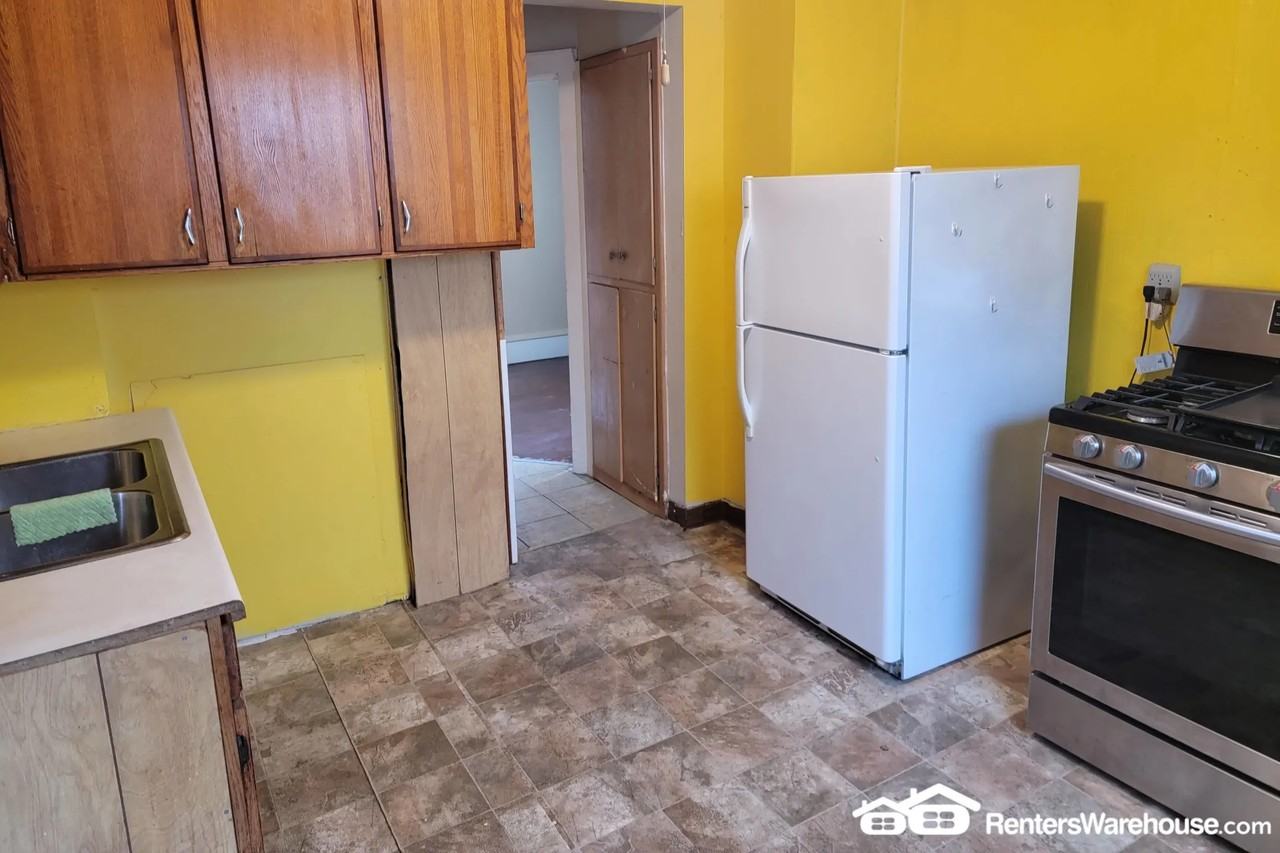 1716 University Ave Ne - Photo 3 of 12