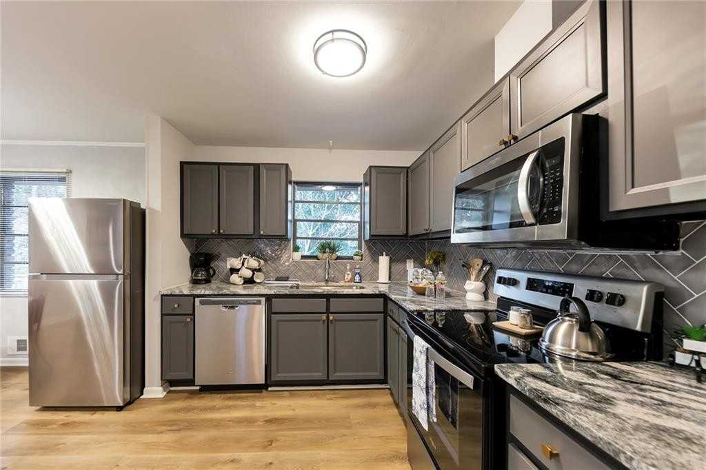 3390 Creek Valley Dr Se - Photo 5 of 30