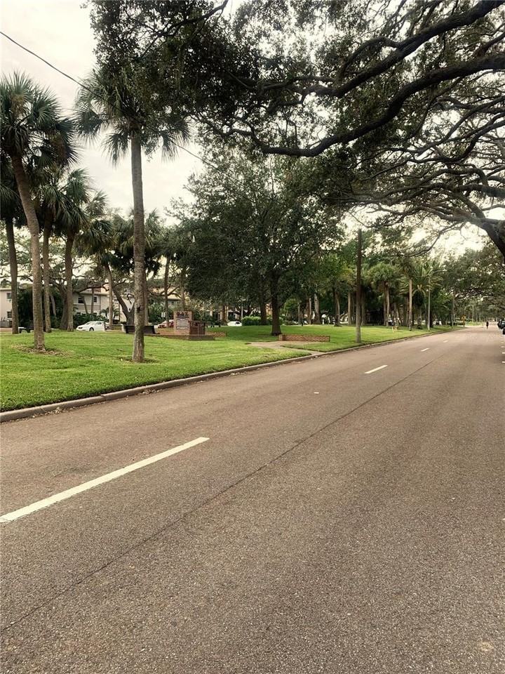 512 W Venice Ave #207 - Photo 2 of 18