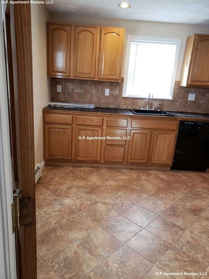 18 Sherman St #1 - Photo 2 of 7