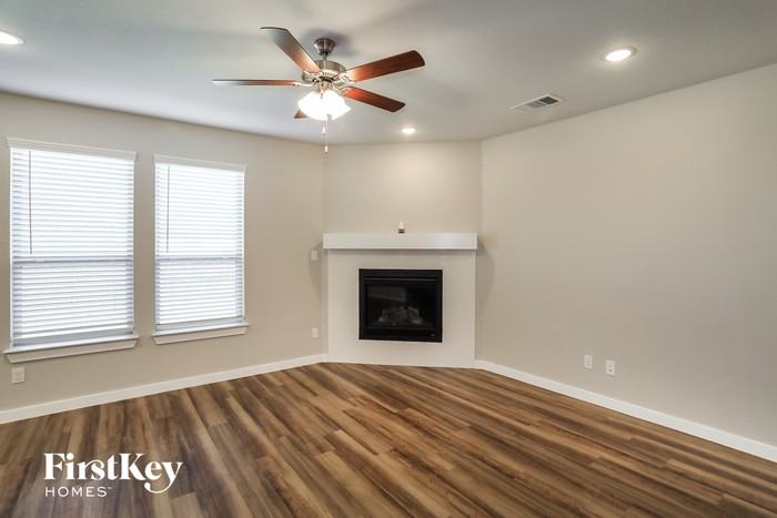 4719 Crestwood Dr - Photo 2 of 15