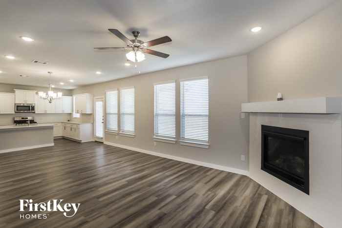 4719 Crestwood Dr - Photo 3 of 15