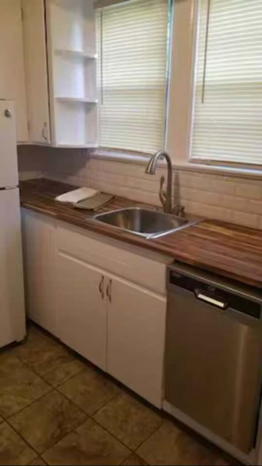 1648 27th St N #1 - Photo 3 of 5