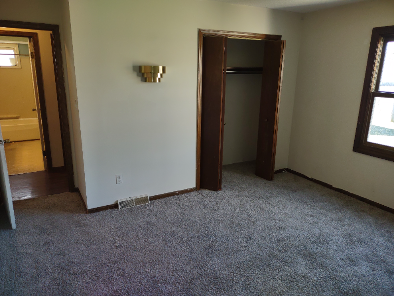 2100 Old Valley Ct Se - Photo 3 of 13