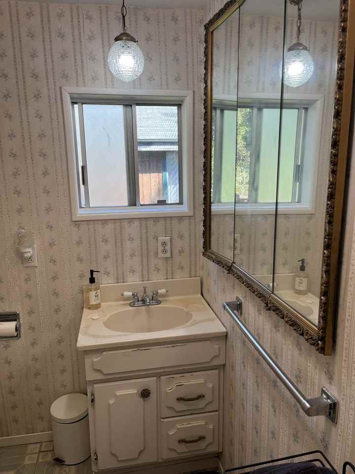 66 Brookwood Rd - Photo 7 of 8