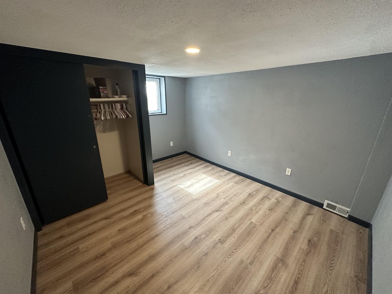 424 12th Ave #B - Photo 5 of 8
