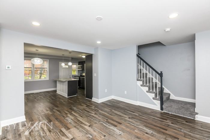 1245 Limit Ave - Photo 2 of 15