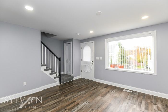1245 Limit Ave - Photo 3 of 15