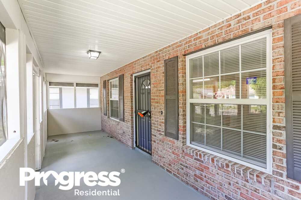 2908 Spencer St - Photo 3 of 16