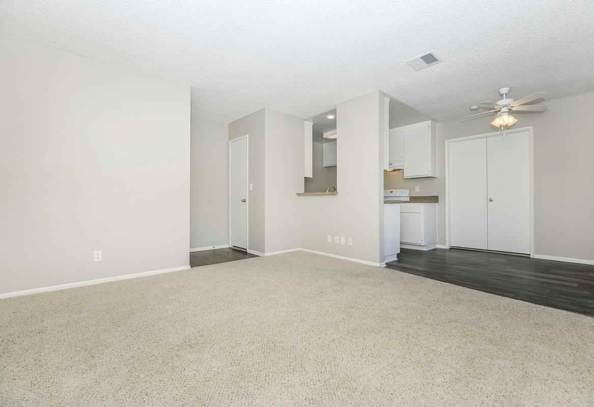 22159 Rimhurst Dr - Photo 3 of 8