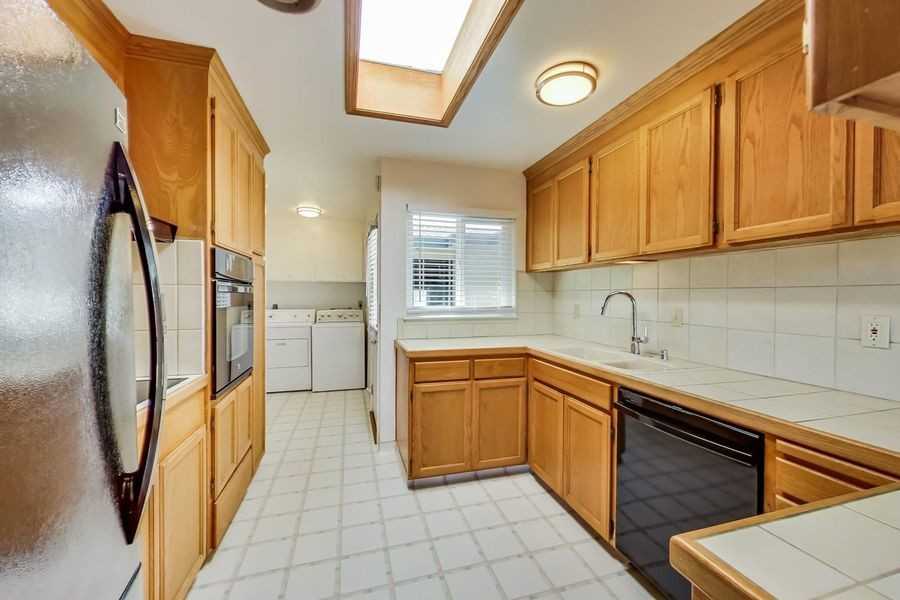 2901 David Ave - Photo 3 of 40