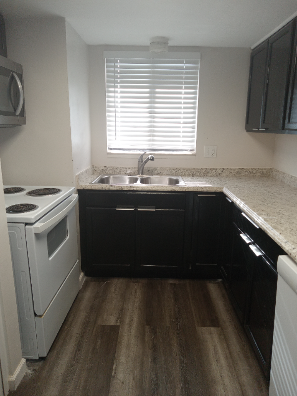 2541 S Myrtle Ave #C - Photo 3 of 22