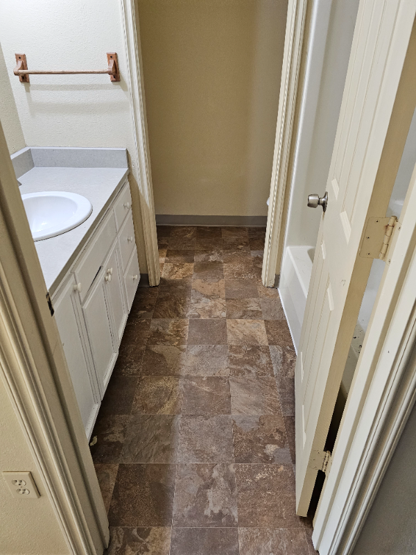 16902 Se Division St - Photo 5 of 9