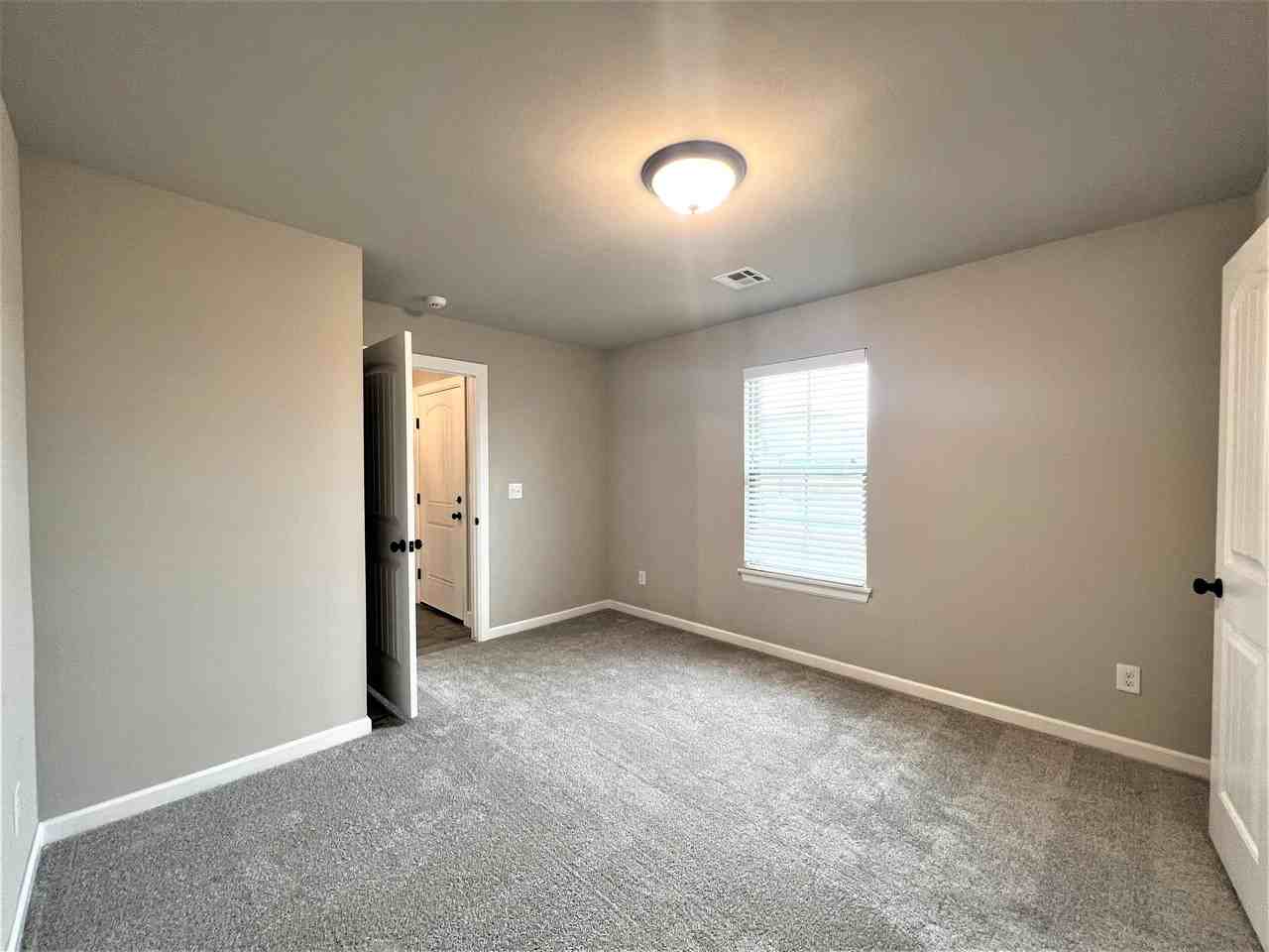 500 Nw 176th St #1 - Photo 4 of 34