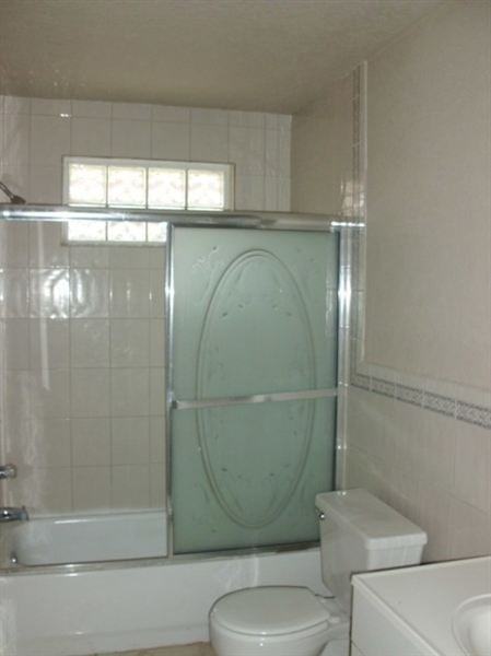 525 W Perry St - Photo 3 of 6