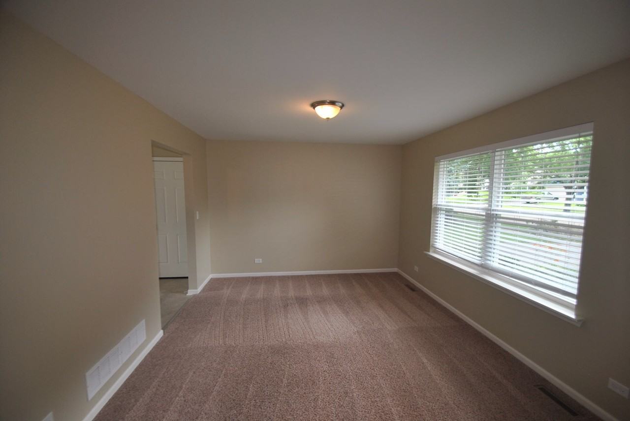 243 Mary Ln - Photo 2 of 8