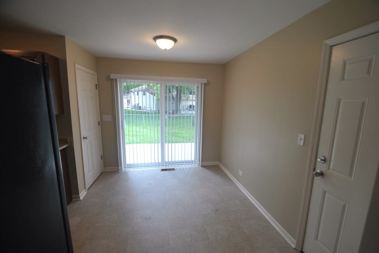 243 Mary Ln - Photo 3 of 8