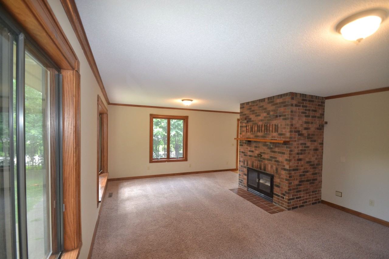 5137 Woodridge Rd - Photo 2 of 9